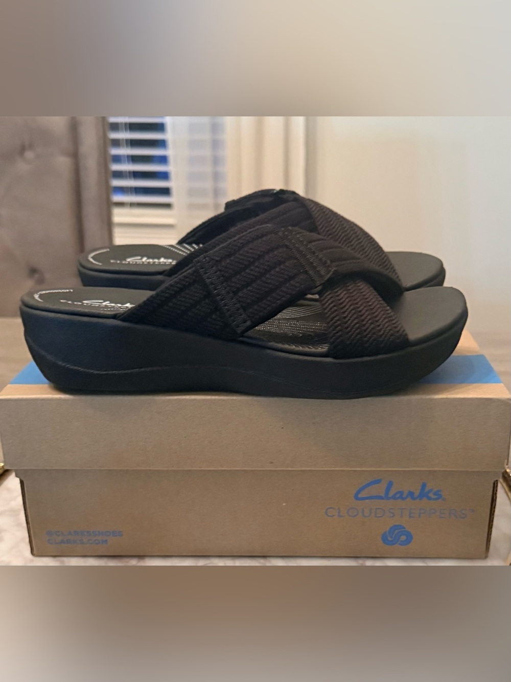 🚨Clarks Cloudsteppers Women's Black Slide Sandals | Sz: 6.5 (NWB) - Picture 6 of 8